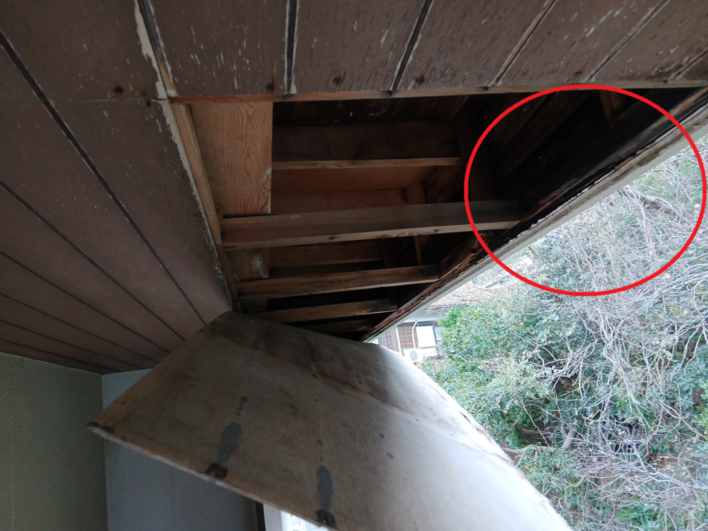 軒天ボード　作業前　腐食箇所